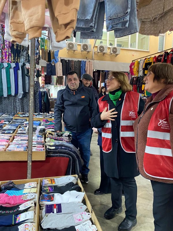 CHP Sakarya İl Kadın Kolları Hendek’te Sahadaydı