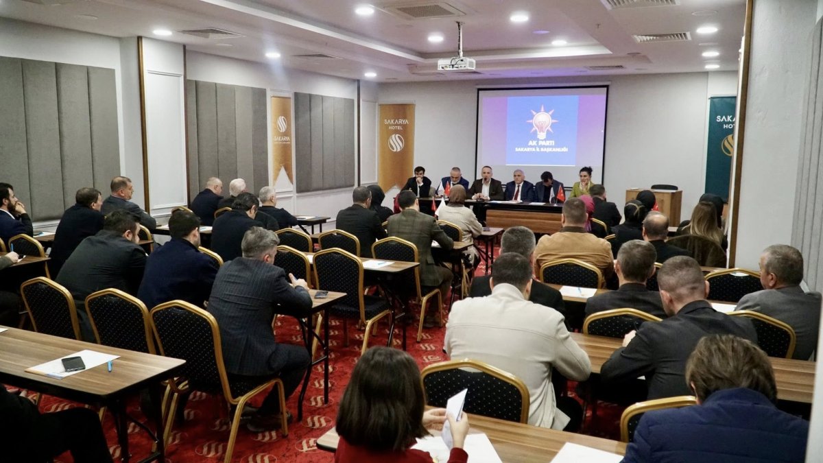 AK Parti Sakarya’da Yönetim Kurulu Toplantısı ve İftar Buluşması