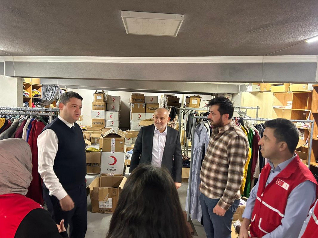 Başkan Püsküllü’den Kızılay Aşevi ve Butik Mağazası’na Ziyaret