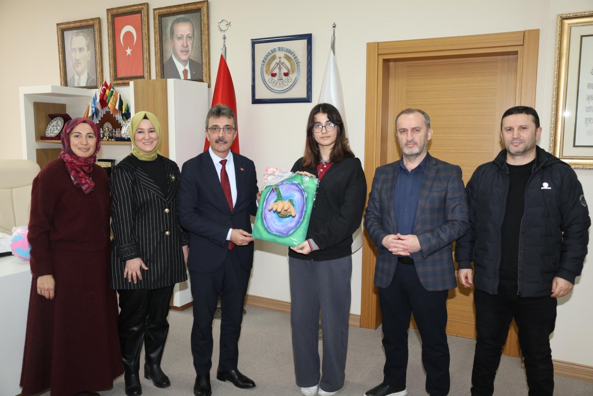 Şenol Dinç, Ayşe Zümra Yiğit ve öğretmenlerini belediyede ağırladı.
