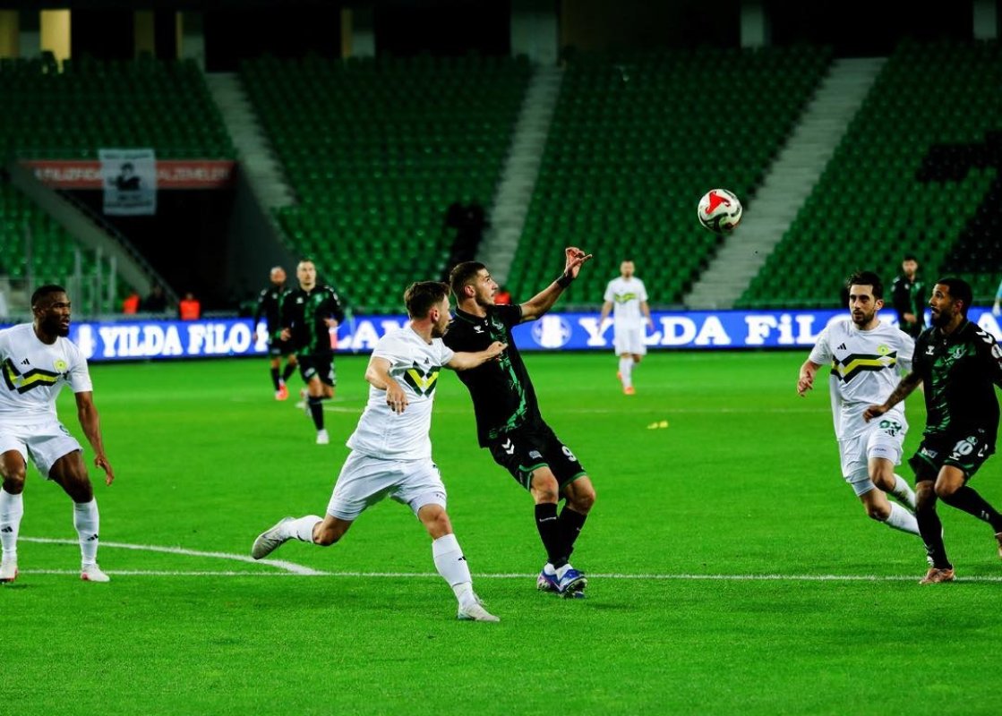 Sakaryaspor Küme Düştü: Şehir Yasta, Umutlar Gelecek Sezona