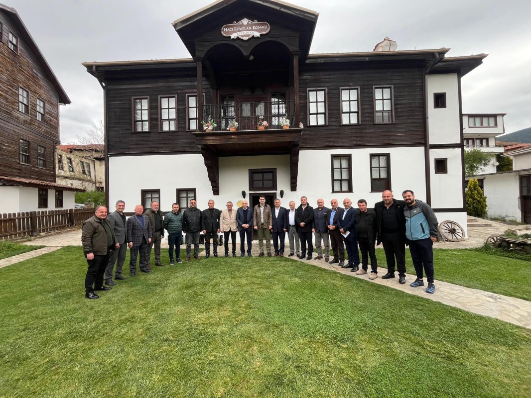Muhtarlar Federasyonu Yönetimi Taraklı’da Toplandı