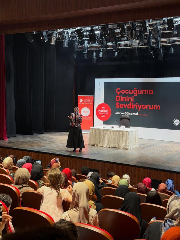 “Çocuğuma Dini Sevdiriyorum” Söyleşisine Yoğun İlgi