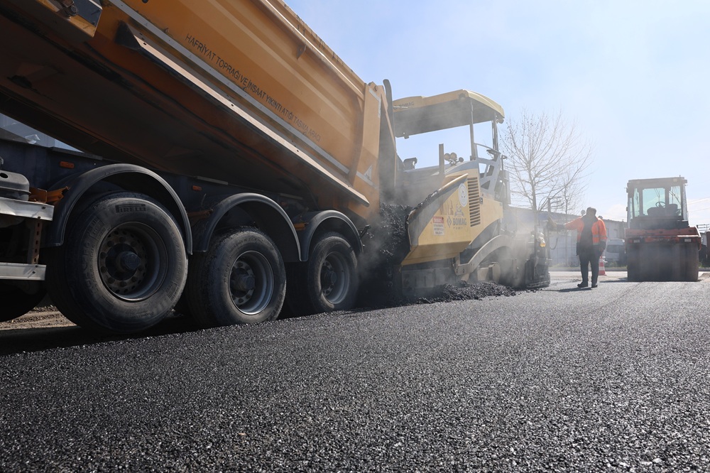ERENLER’DE YOLLAR YENİLENMEYE DEVAM EDİYOR
